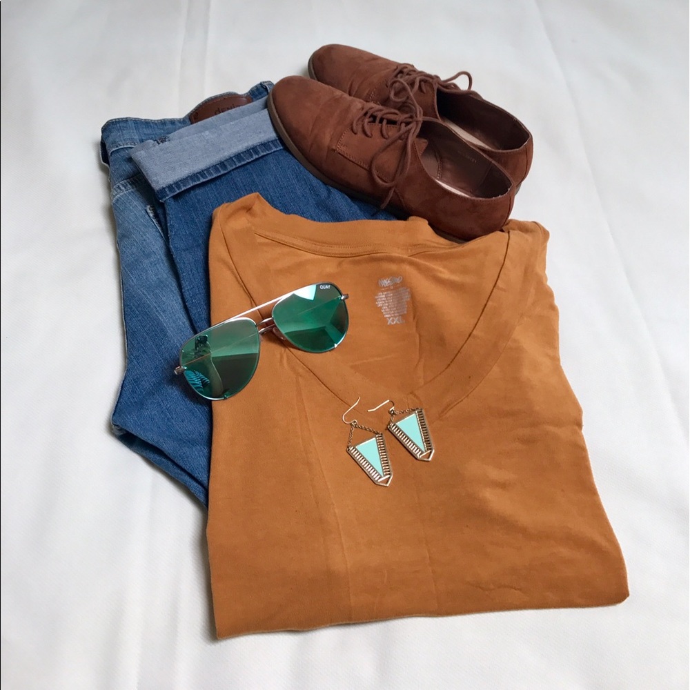 Comfy V-Neck 💛