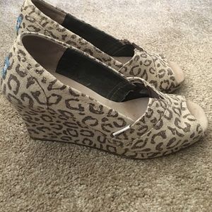 Leopard Tom wedges