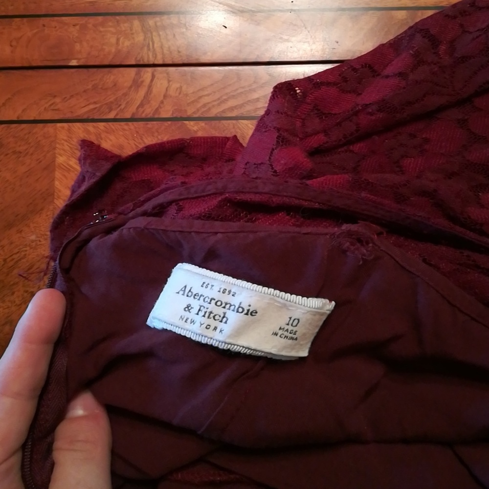 Maroon 👗 - Picture 2 of 2