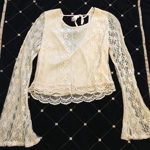 ✨SALE✨Lace crop top