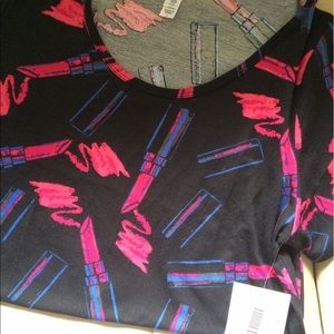 LuLaRoe large classic tee - lipstick