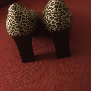 Statutes leopard print heels sz 9.5 M