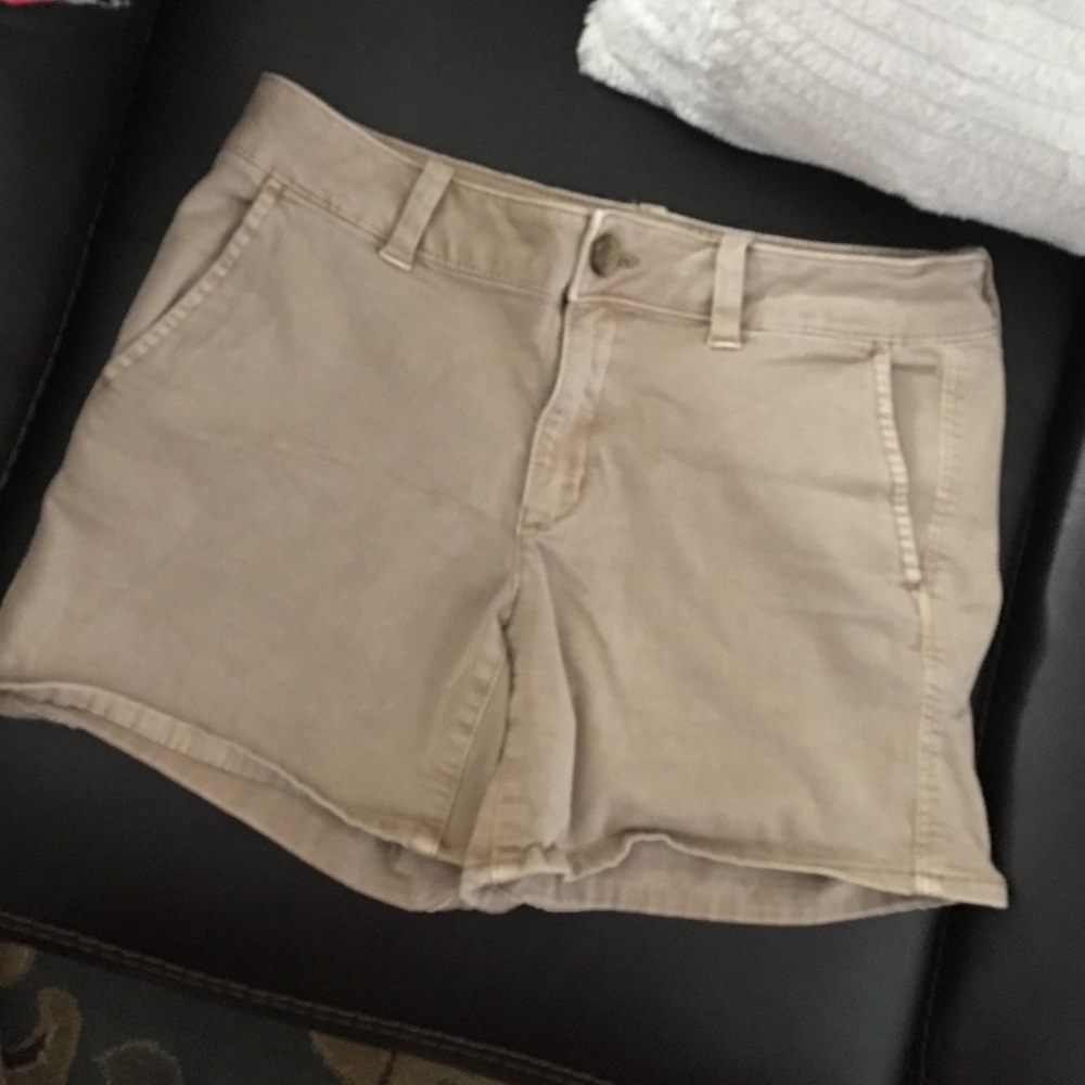 Kahki American eagle shorts.