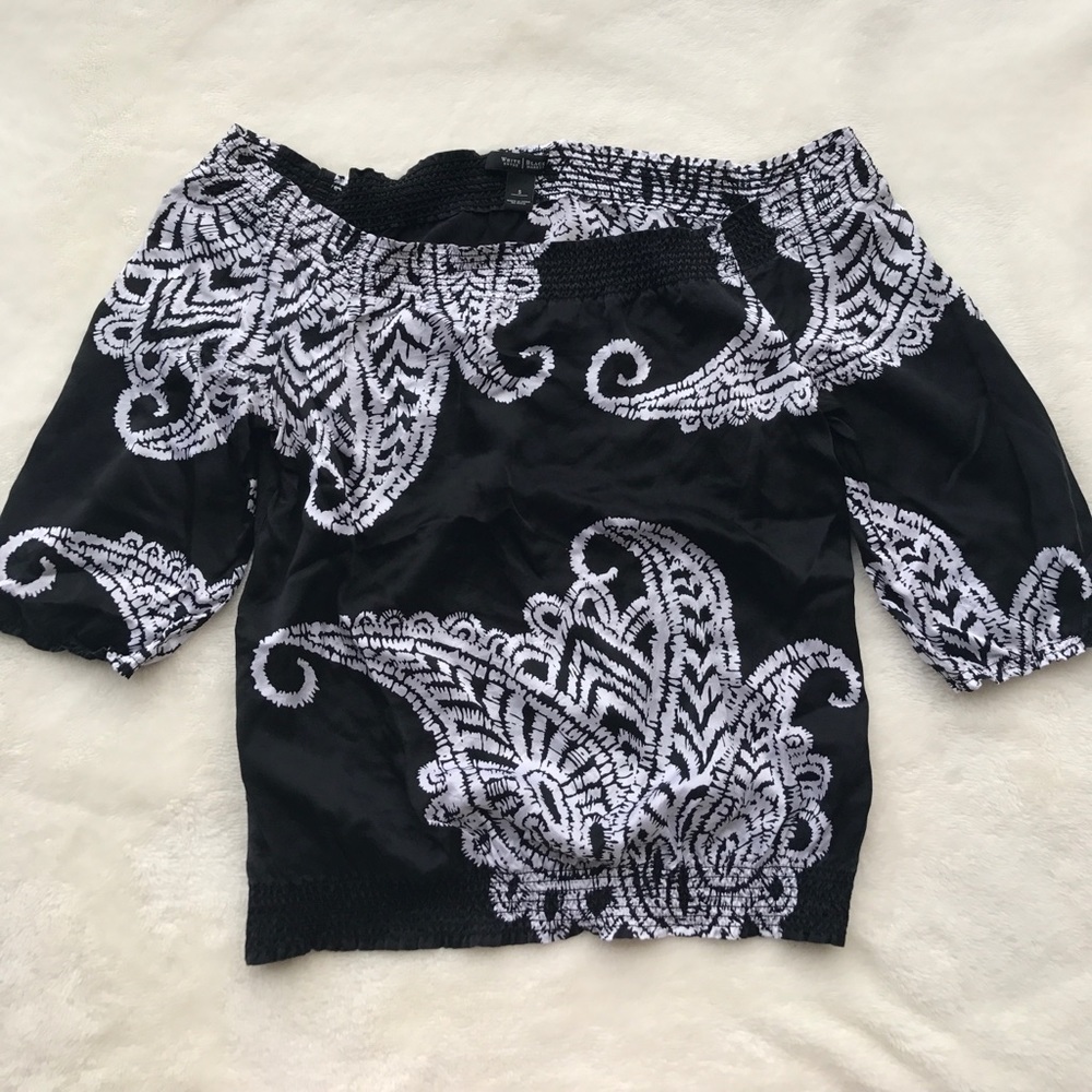 🌸NWOT White House Black Market Top