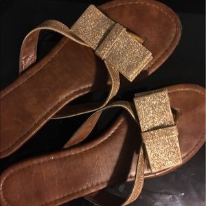 🌷2B BEBE glitter bow flip flops