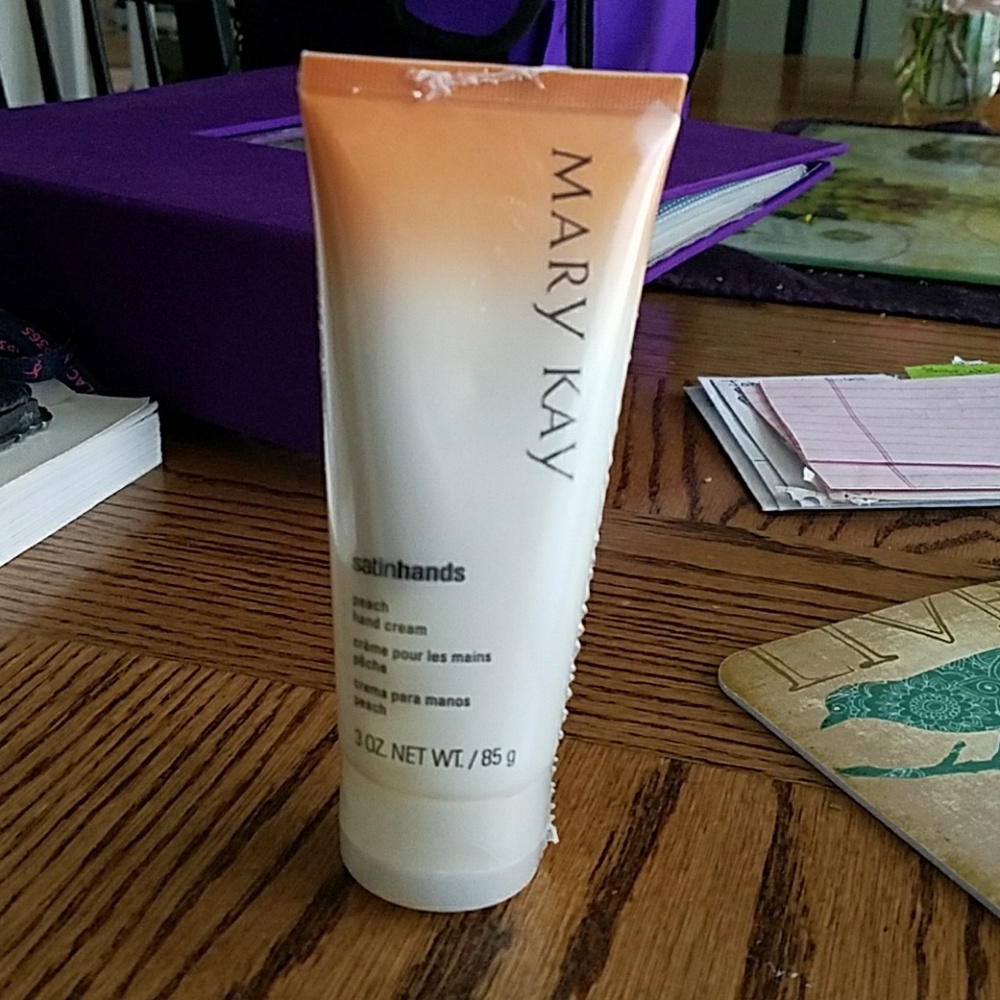 Satin Hands Lotion, Peach NWT