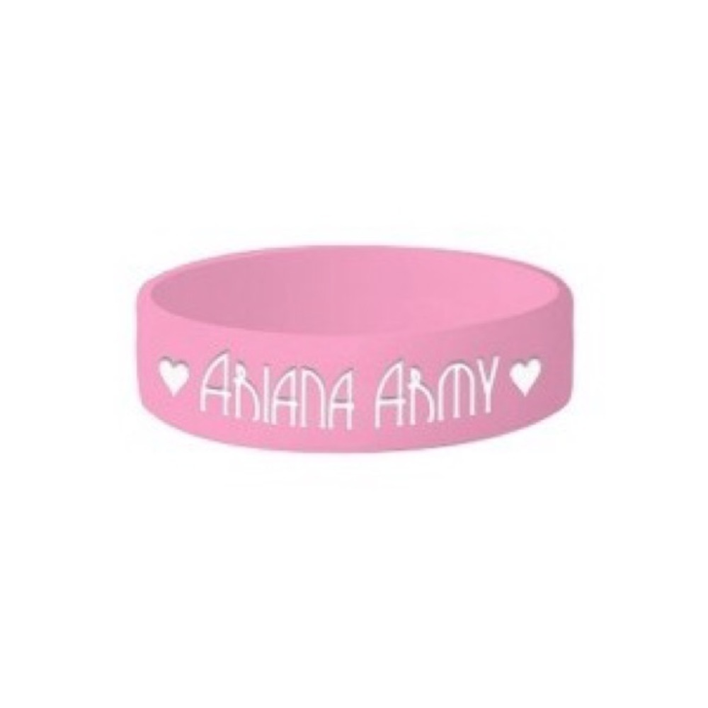 ISO PUT YOUR HEARTS UP BRACELET