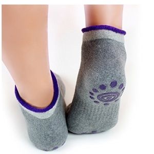 NEW ✨ Non-slip barre/yoga/pilates socks