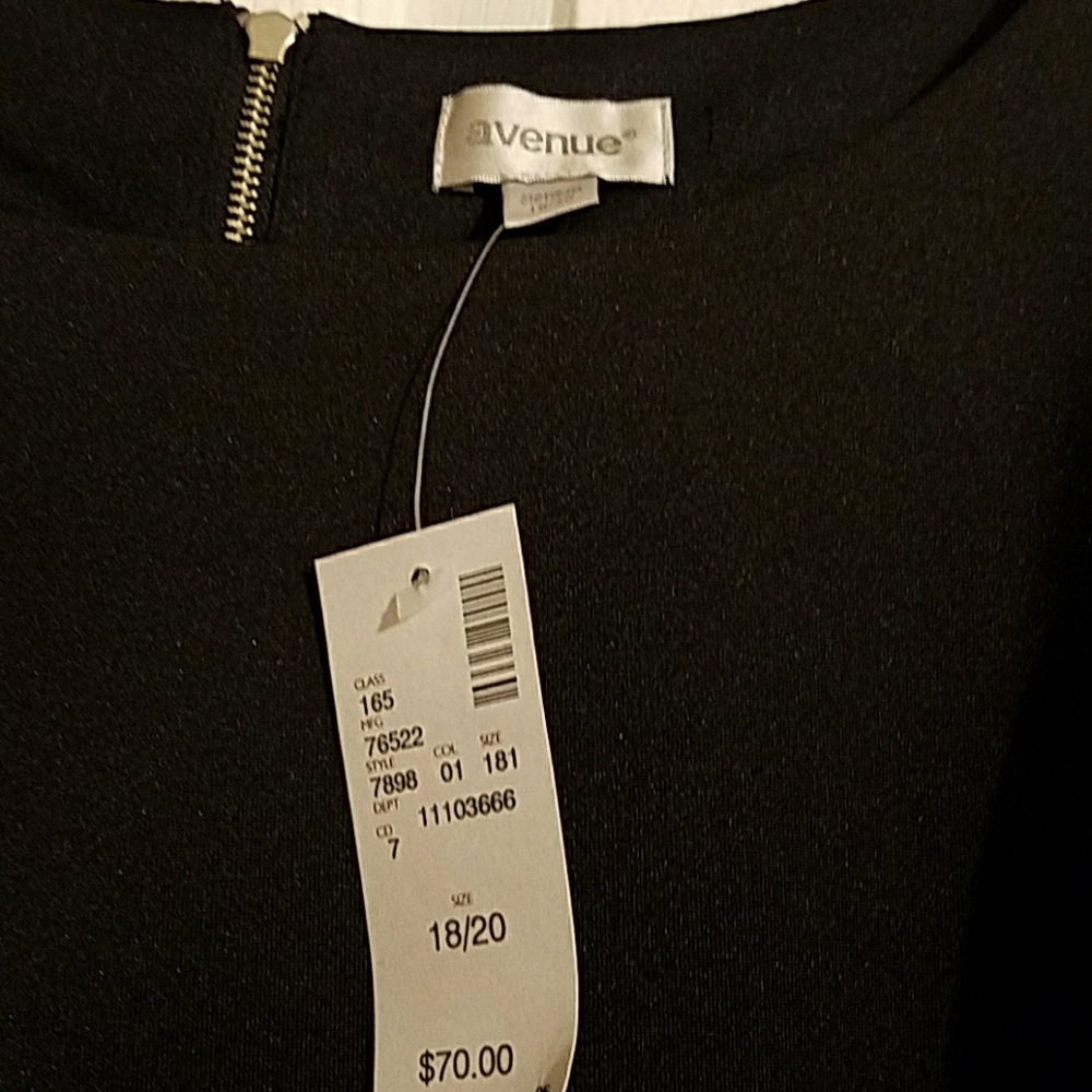 Size 18/20 Beautiful gown - Picture 2 of 3