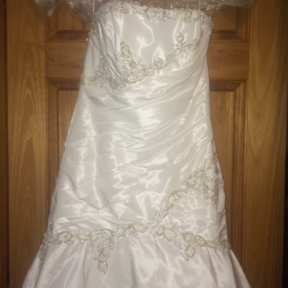 NWOT Mia Solano wedding dress 👰🏻 - Picture 2 of 8