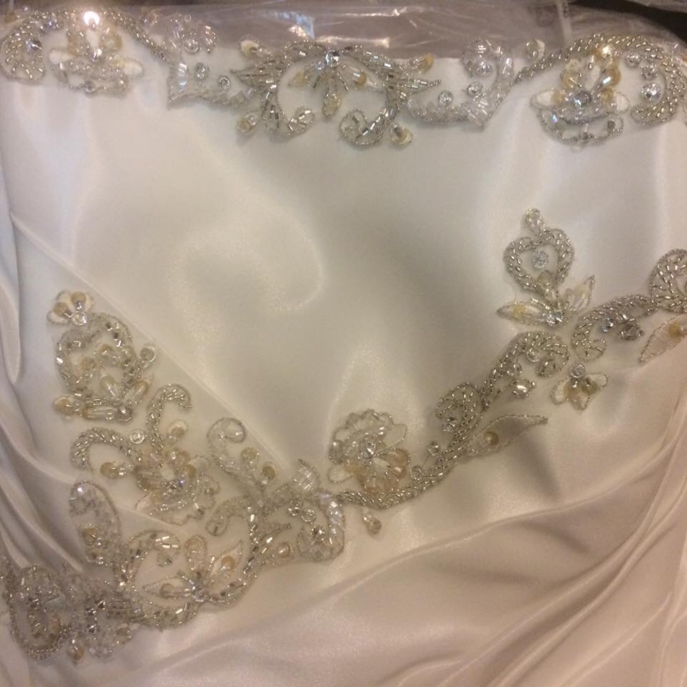 NWOT Mia Solano wedding dress 👰🏻 - Picture 3 of 8