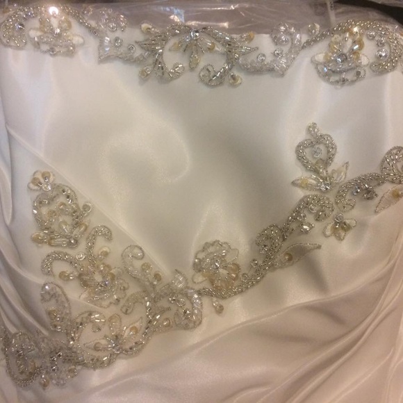 NWOT Mia Solano wedding dress 👰🏻 - Picture 3 of 8