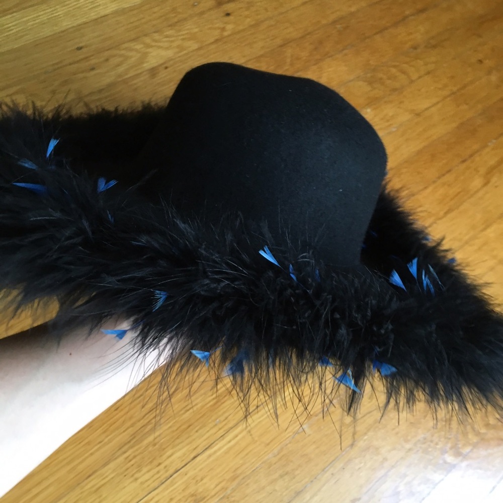 Capelli hat with blue and black feathers