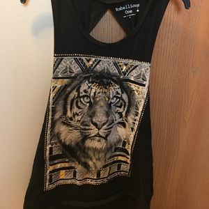 Cutout back tank top with lion design on front