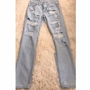 Levi's 🐎 Distressed Light Washed Jeans