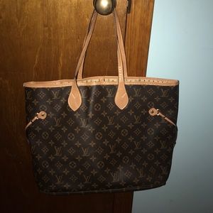 NOT authentic Louis Vuitton never full bag