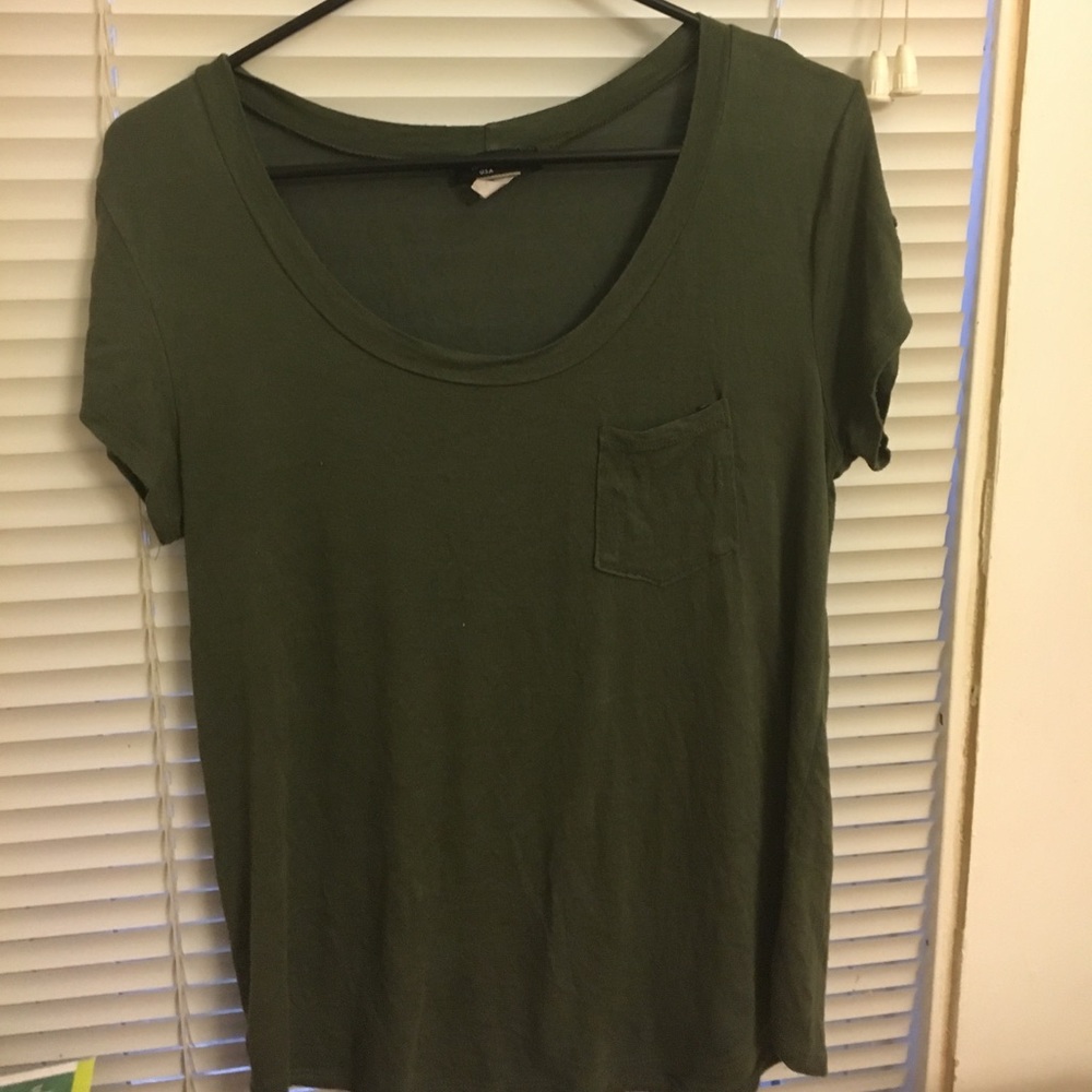 Basic green tee