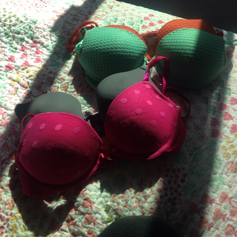 4 Bras!!!