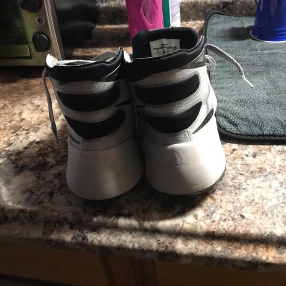 Hyperdunks 2016 - Picture 1 of 3