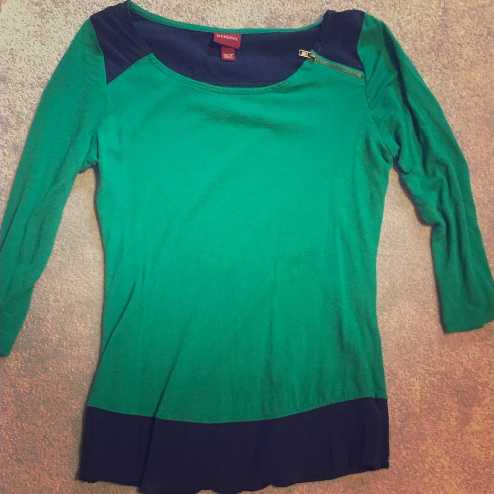 3/4 length sleeve blouse with gold zipper