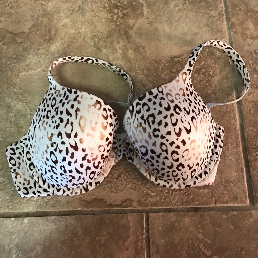 32D Victoria Secret Bra with jewels