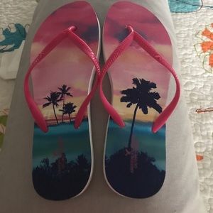 American Eagle flip flops NWOT