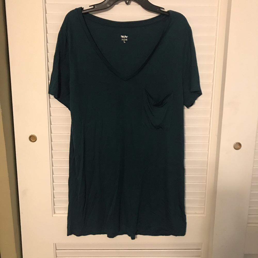 V-neck Pocket Tee