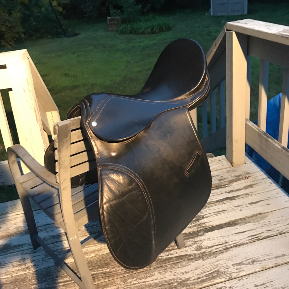 Black English saddle