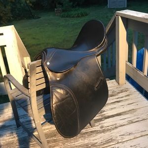 Black English saddle