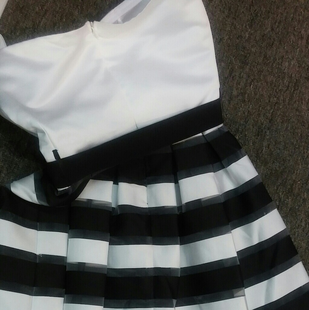 Semi-formal dress - Picture 6 of 6