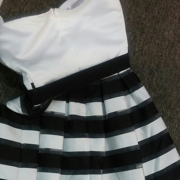 Semi-formal dress - Picture 4 of 6