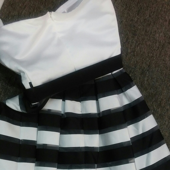 Semi-formal dress - Picture 6 of 6