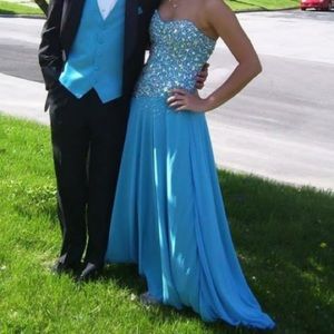 Strapless aqua prom dress
