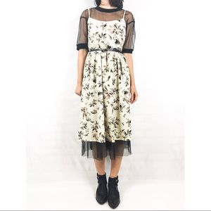 🎈😻SALE😻🎈⭐️⭐️Floral mesh midi dress