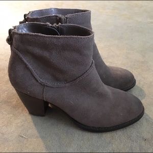 Steve Madden taupe back-zip booties