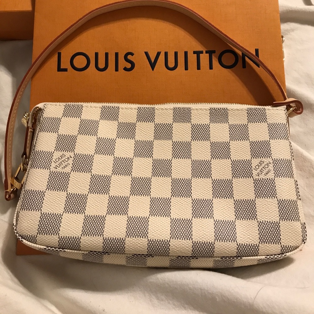 NFS.... Louis Vuitton pochette