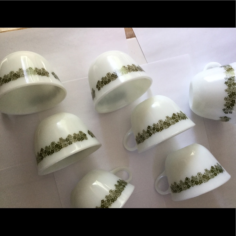 Set of 7 Pyrex Crazy Daisy Tea cups! Flawless.