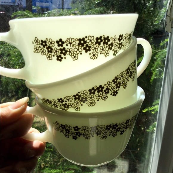Set of 7 Pyrex Crazy Daisy Tea cups! Flawless. - Picture 6 of 6