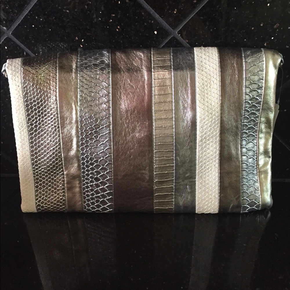 Aldo clutch