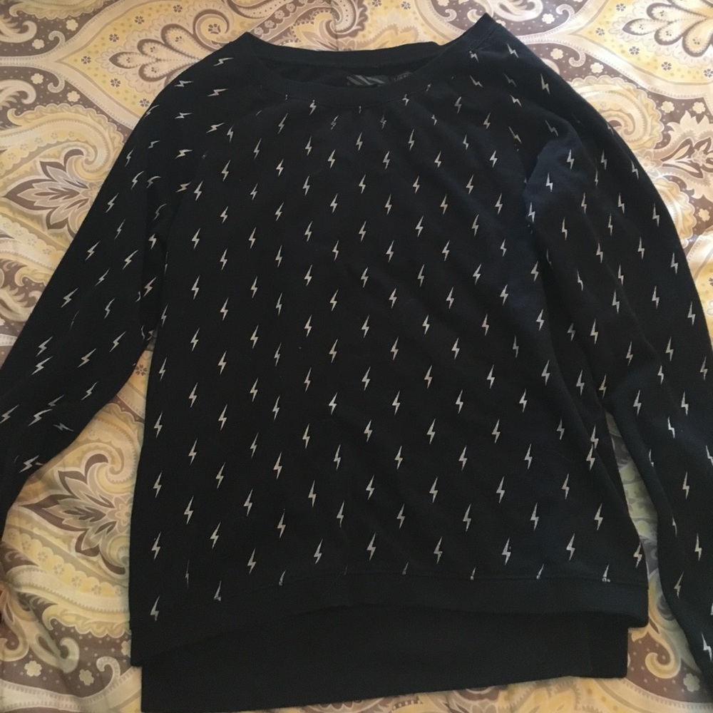 Black crew neck sweatshirt