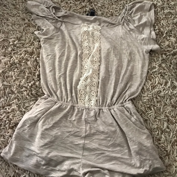 Short romper! - Picture 1 of 2