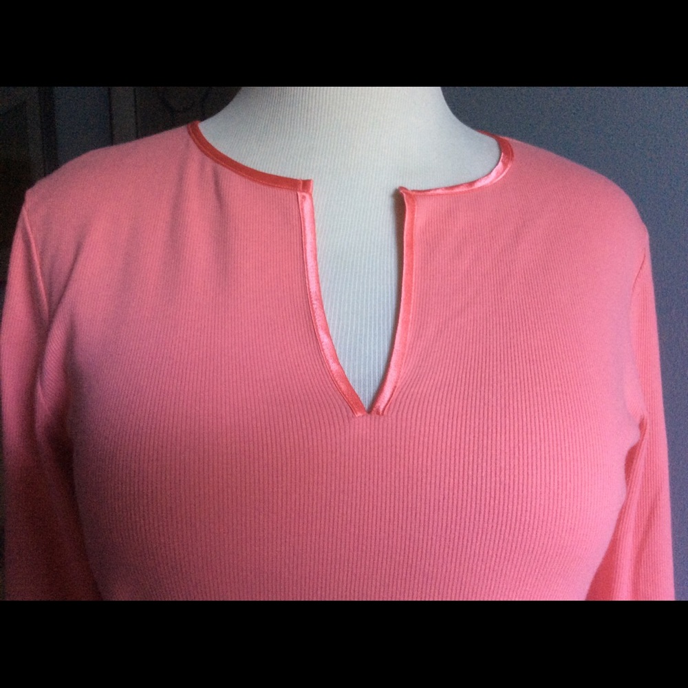 V-Neck Top - Picture 2 of 4