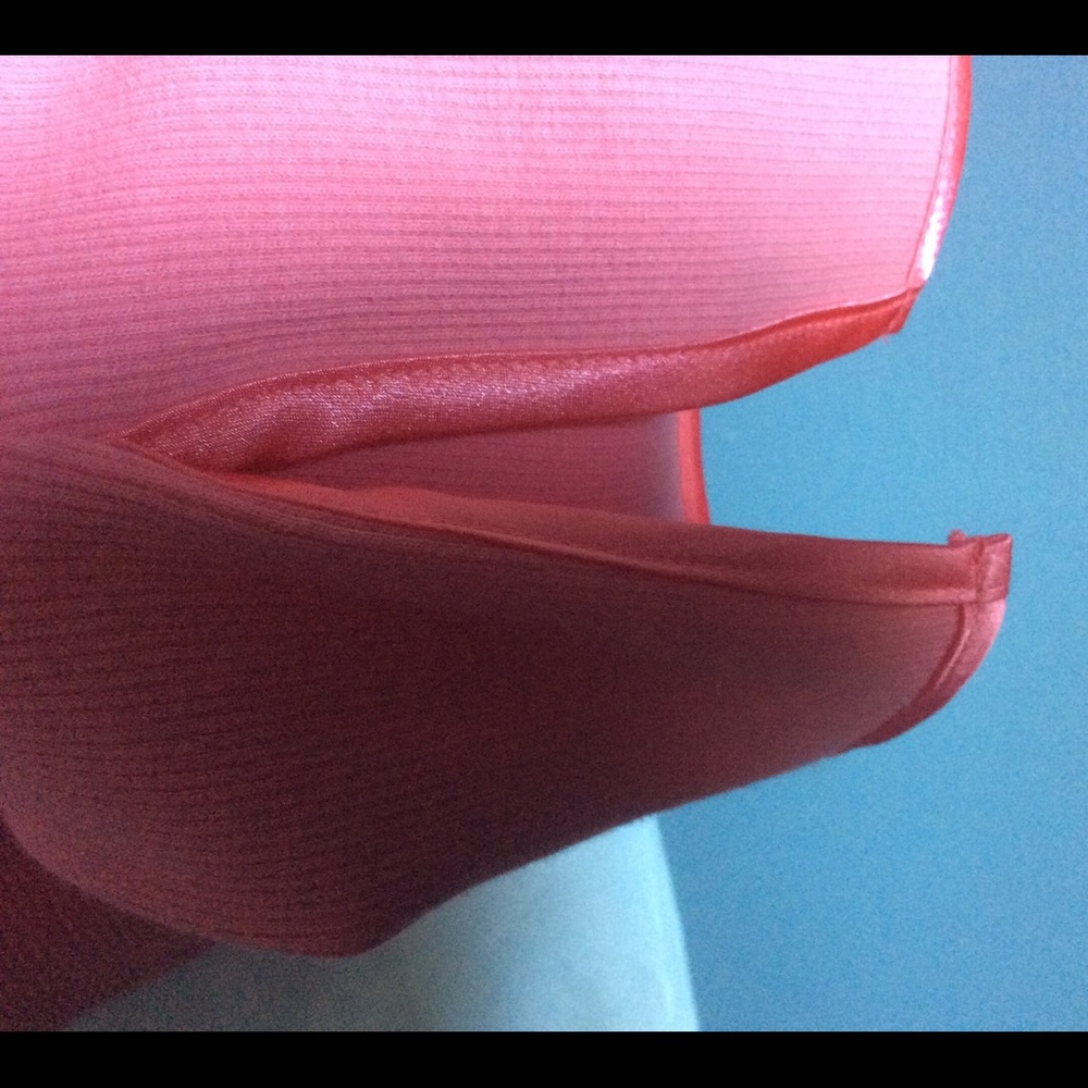 V-Neck Top - Picture 3 of 4