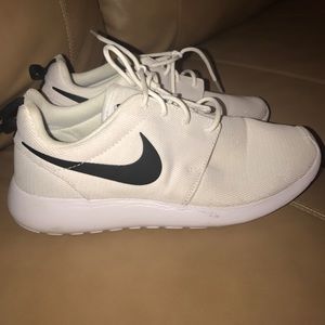 NIKE ROSHE ONE Women's Shoe