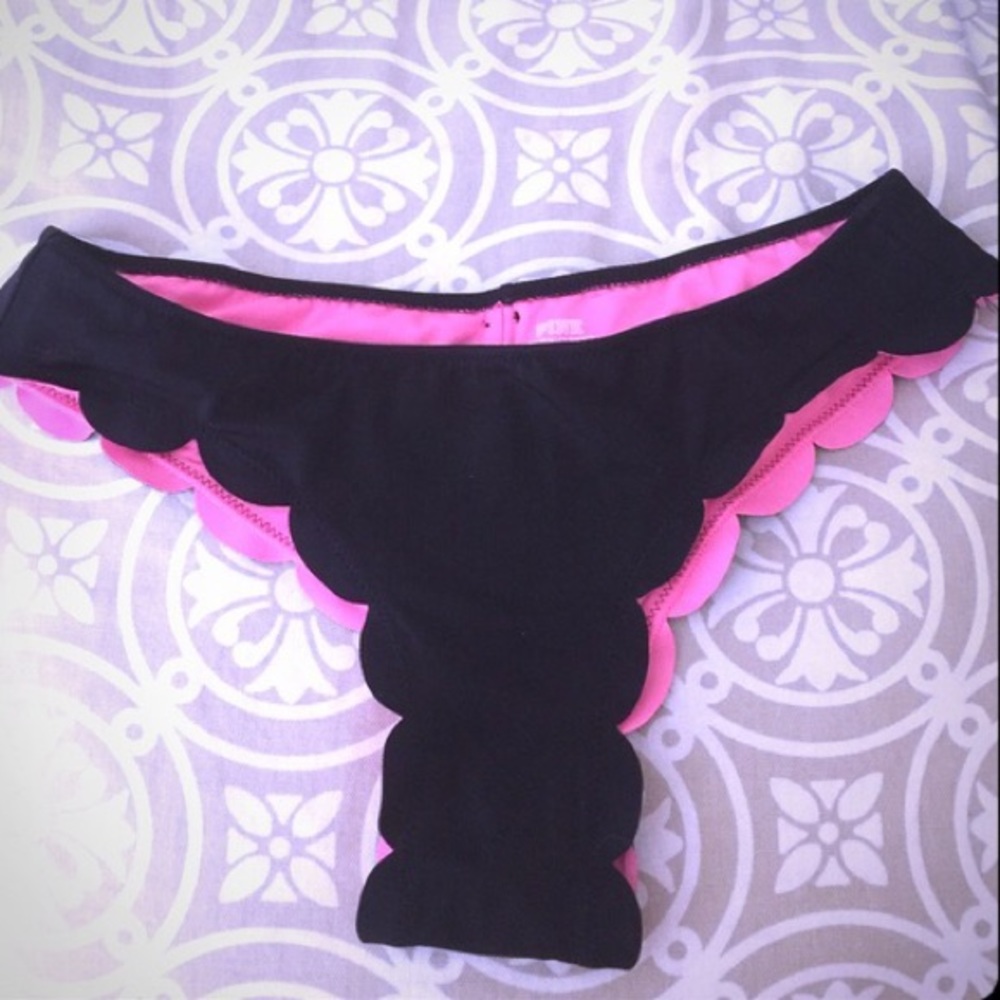 NWT Victoria's Secret scalloped bikini bottoms