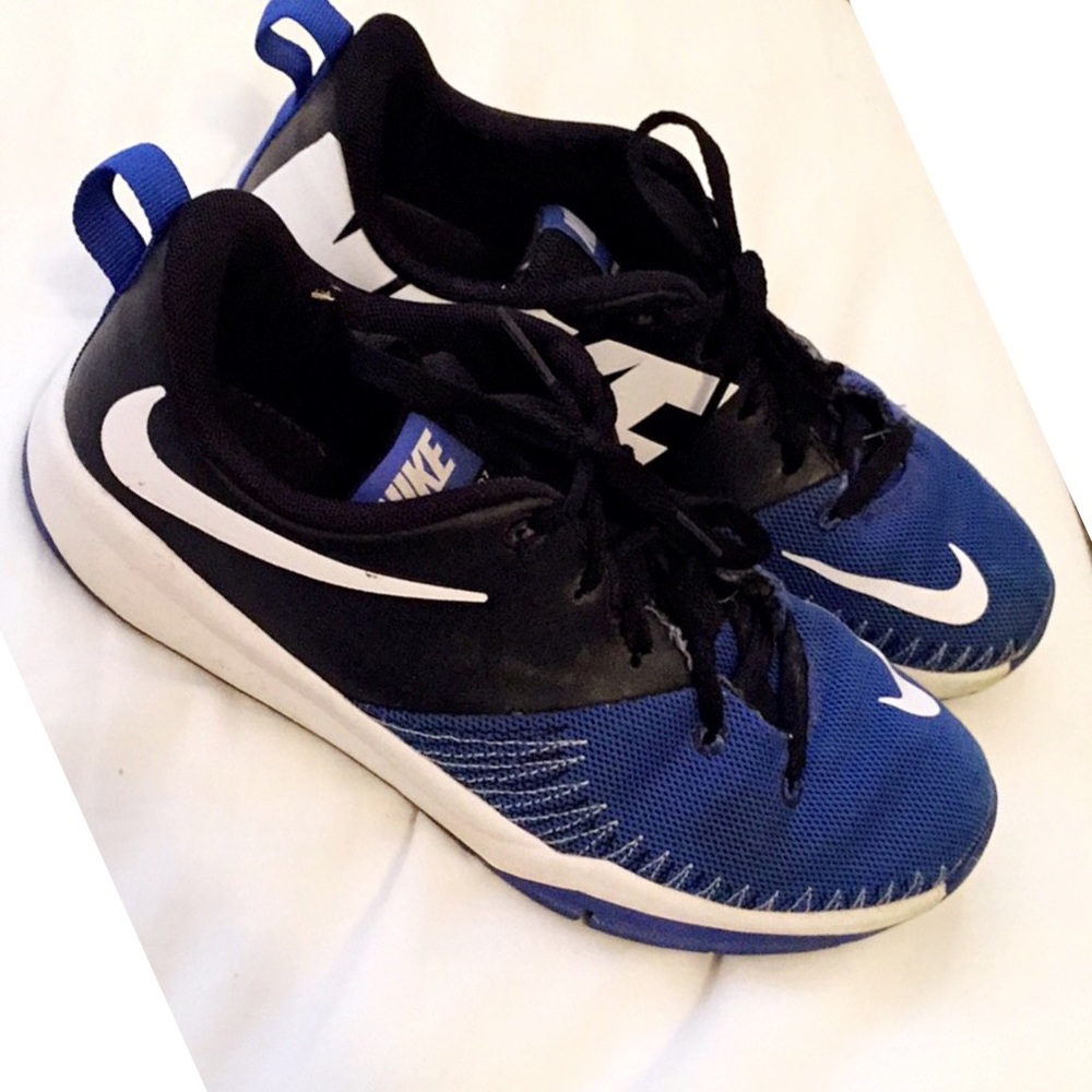 Nike Team Hustle D7 Athletic Shoes