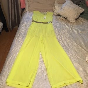 🛑SOLD🛑Gorgeous green jumpsuit with gold belt