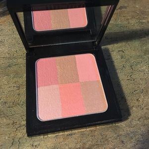 Bobbie Brown brightening brick -coral