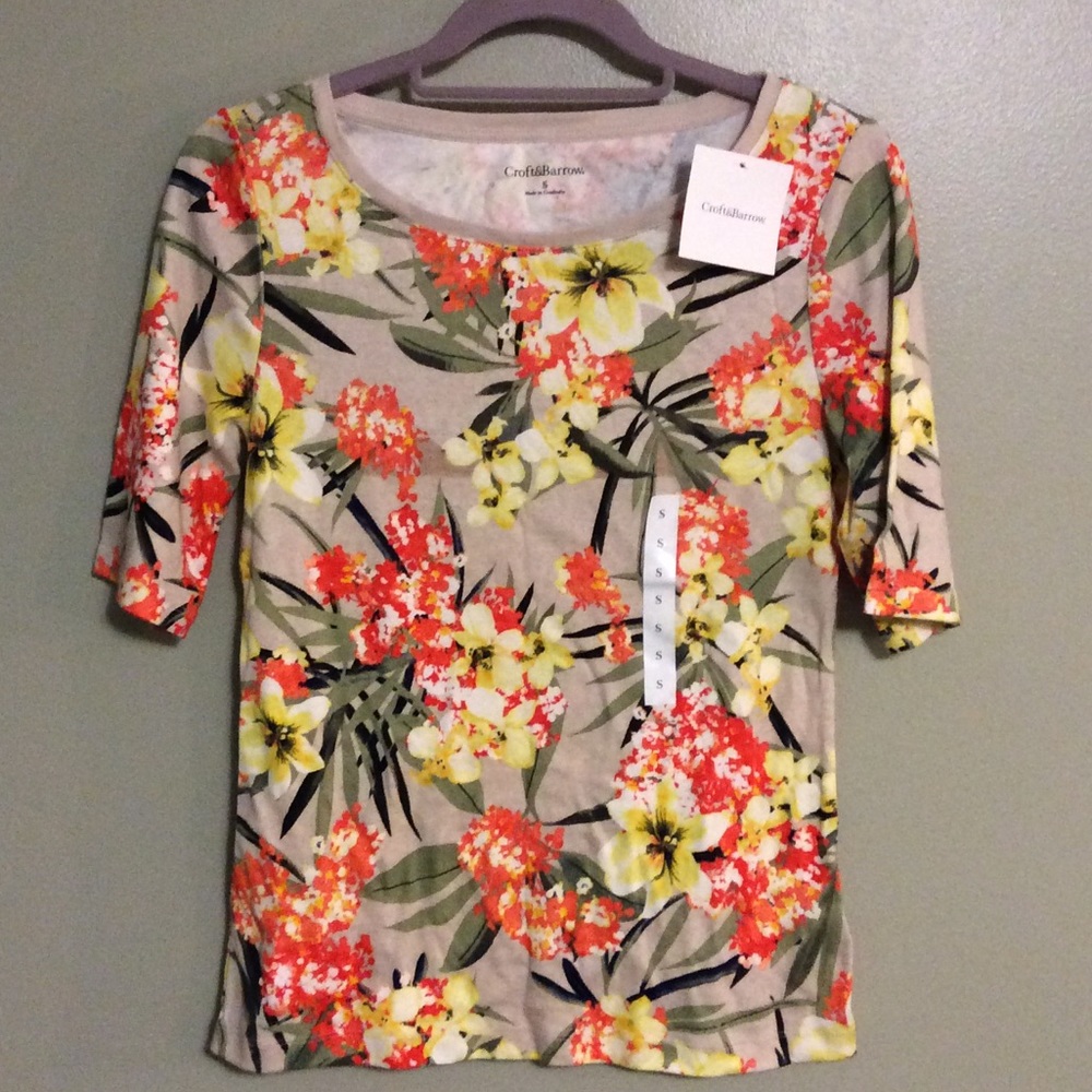 NWT tropical patterned tee