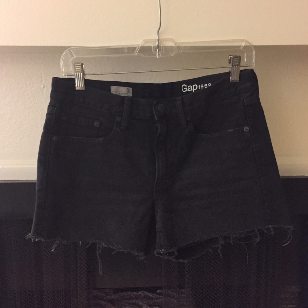 Gap / Black Denim Shorts / Size 26